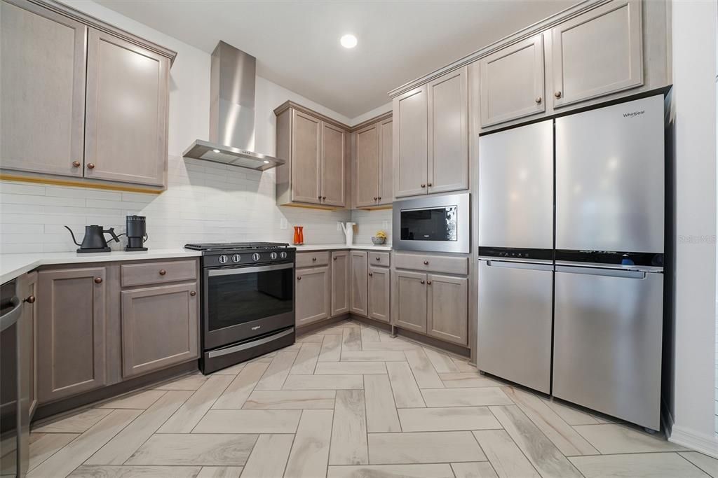 Под контрактом: $359,900 (3 спален, 2 ванн, 1820 Квадратных фут)