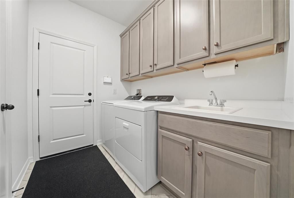 Под контрактом: $359,900 (3 спален, 2 ванн, 1820 Квадратных фут)