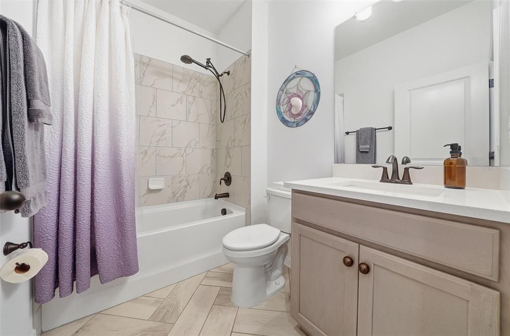 Под контрактом: $359,900 (3 спален, 2 ванн, 1820 Квадратных фут)