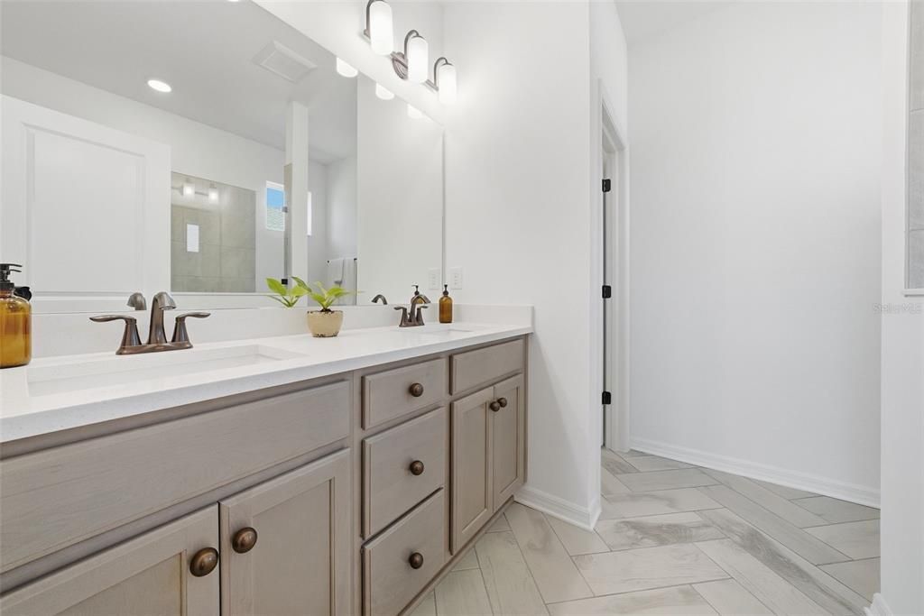 Под контрактом: $359,900 (3 спален, 2 ванн, 1820 Квадратных фут)