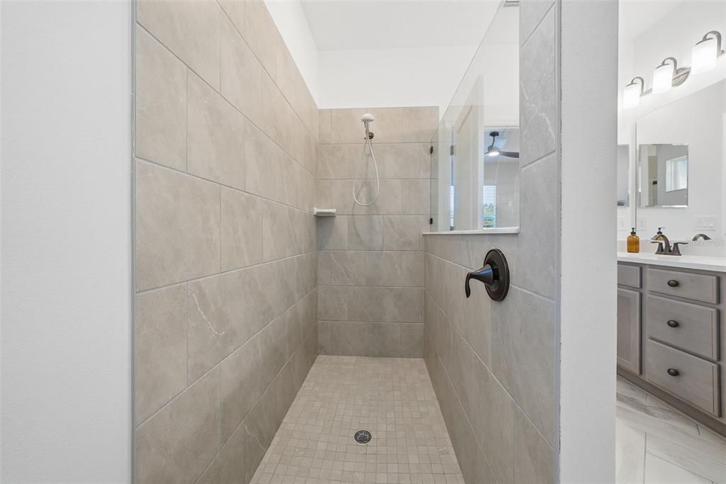 Под контрактом: $359,900 (3 спален, 2 ванн, 1820 Квадратных фут)