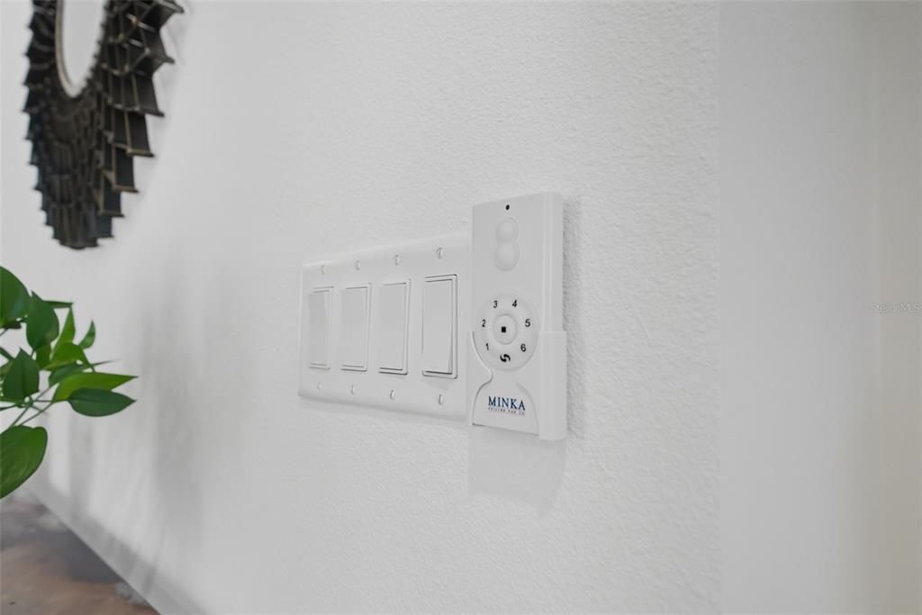 Под контрактом: $359,900 (3 спален, 2 ванн, 1820 Квадратных фут)