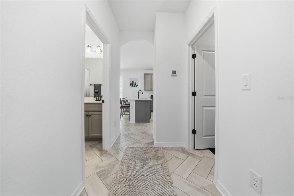 Под контрактом: $359,900 (3 спален, 2 ванн, 1820 Квадратных фут)