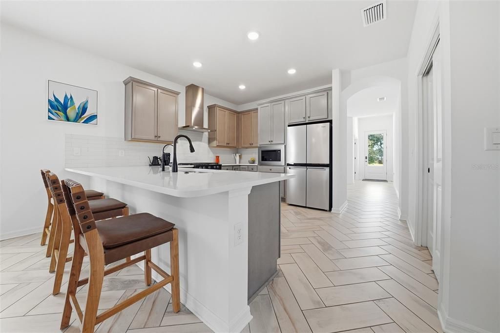 Под контрактом: $359,900 (3 спален, 2 ванн, 1820 Квадратных фут)