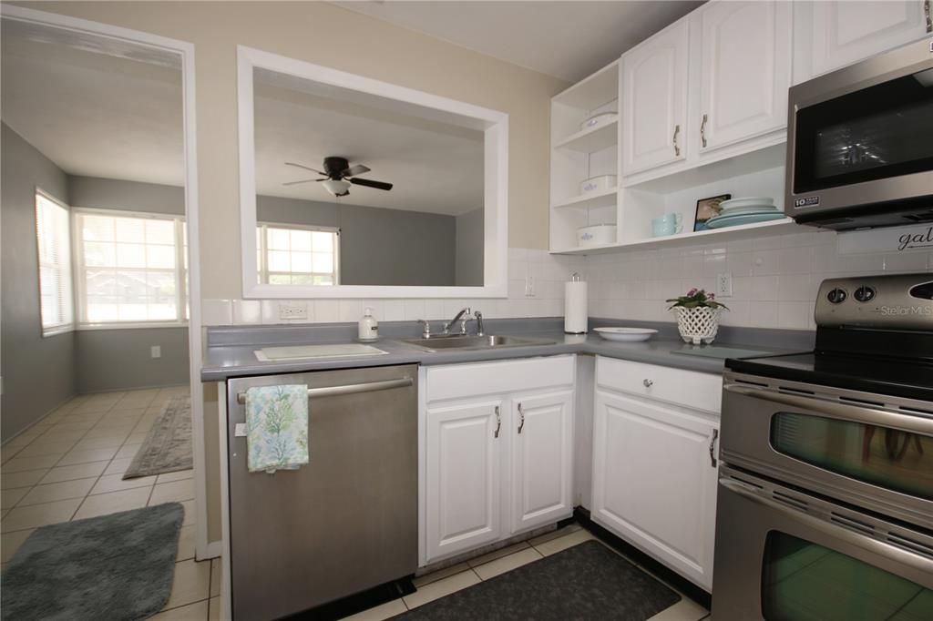 For Rent: $2,000 (3 beds, 2 baths, 1139 Square Feet)