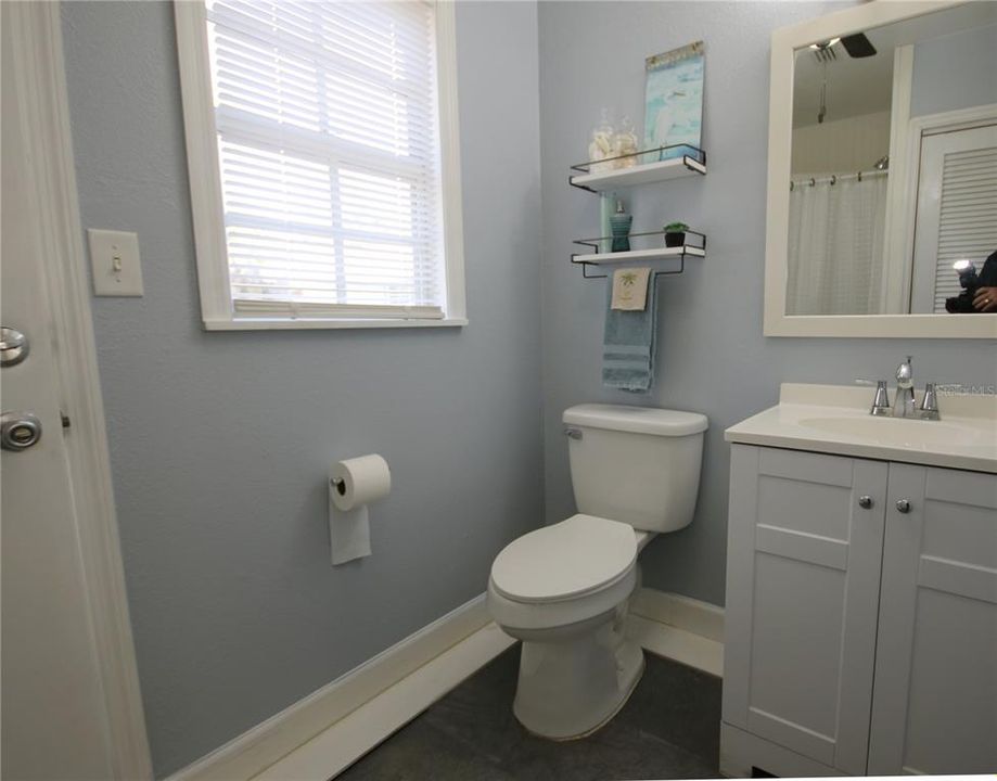 For Rent: $2,000 (3 beds, 2 baths, 1139 Square Feet)