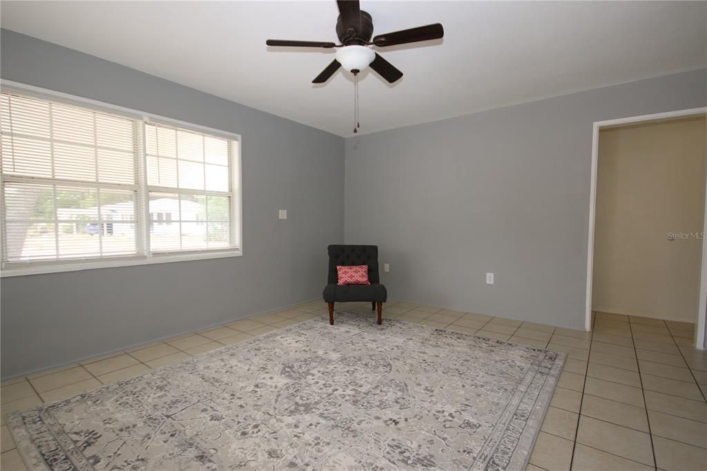 For Rent: $2,000 (3 beds, 2 baths, 1139 Square Feet)