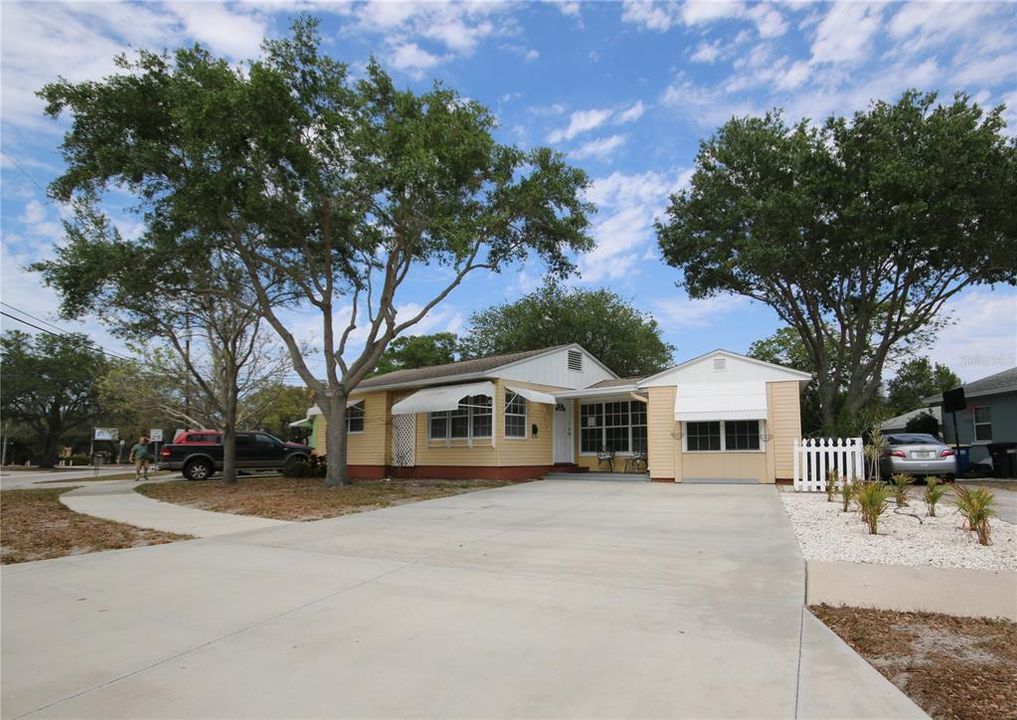 For Rent: $2,000 (3 beds, 2 baths, 1139 Square Feet)