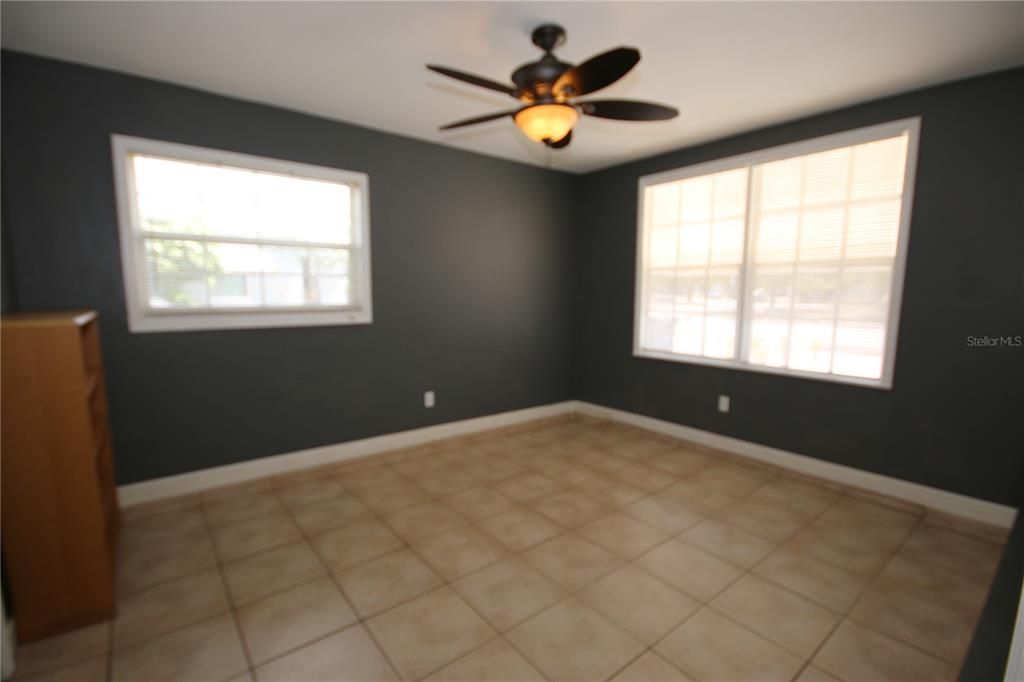 For Rent: $2,000 (3 beds, 2 baths, 1139 Square Feet)