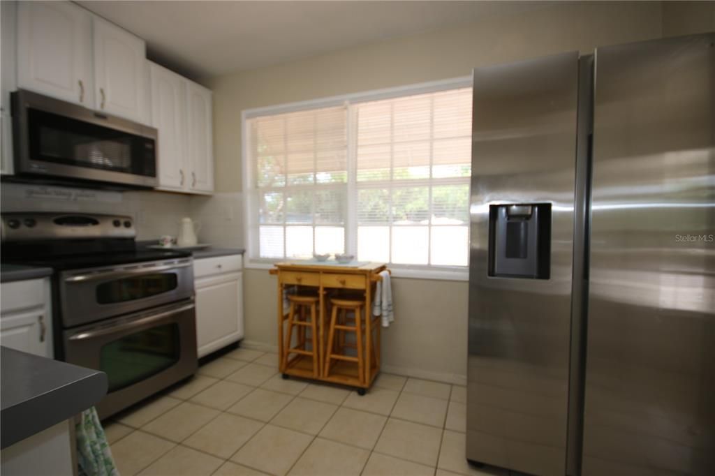 For Rent: $2,000 (3 beds, 2 baths, 1139 Square Feet)