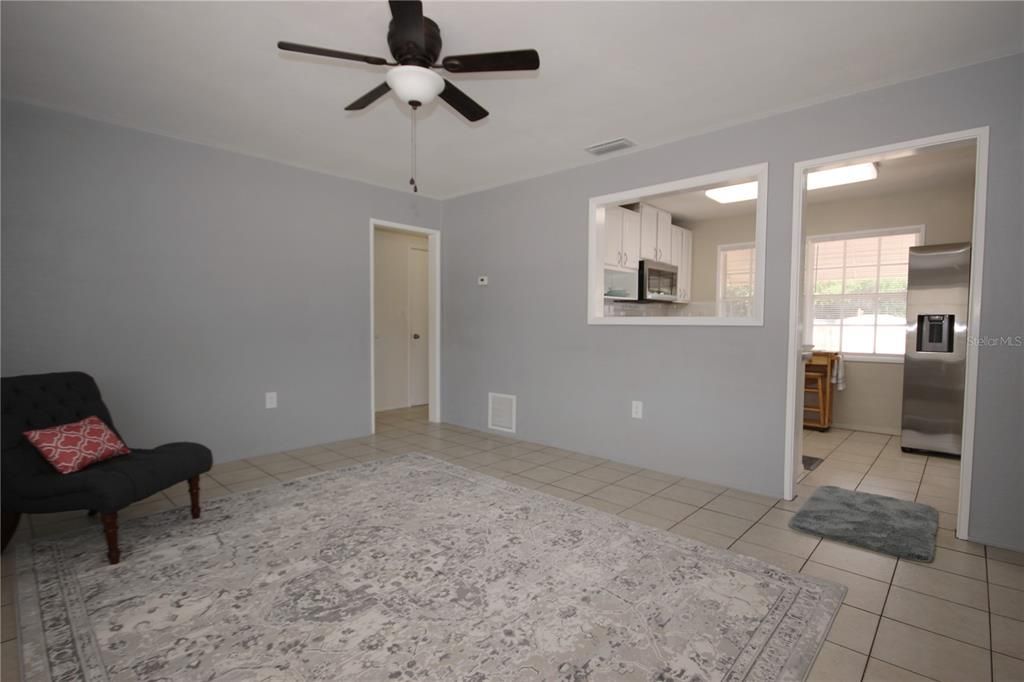 For Rent: $2,000 (3 beds, 2 baths, 1139 Square Feet)