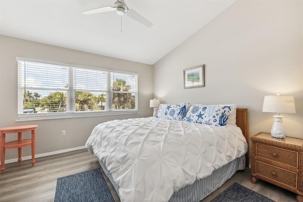 На продажу: $2,995,000 (3 спален, 2 ванн, 1408 Квадратных фут)