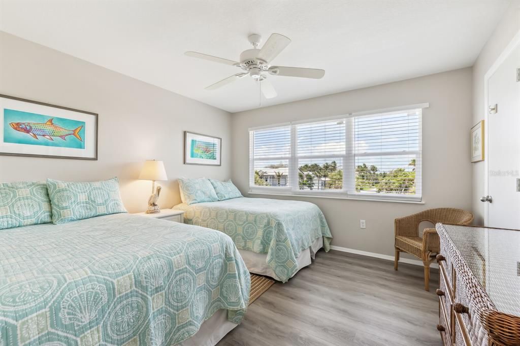 На продажу: $2,995,000 (3 спален, 2 ванн, 1408 Квадратных фут)