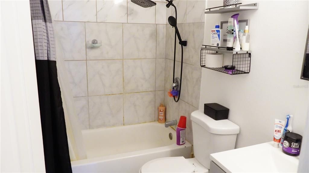 На продажу: $163,000 (2 спален, 1 ванн, 876 Квадратных фут)