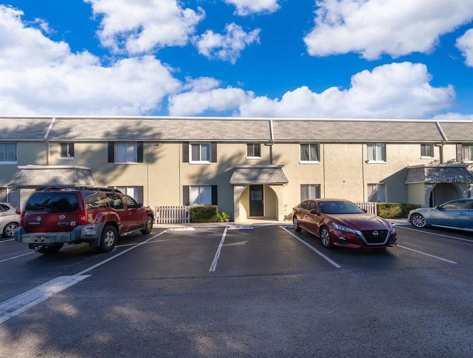 For Sale: $115,000 (1 beds, 1 baths, 576 Square Feet)