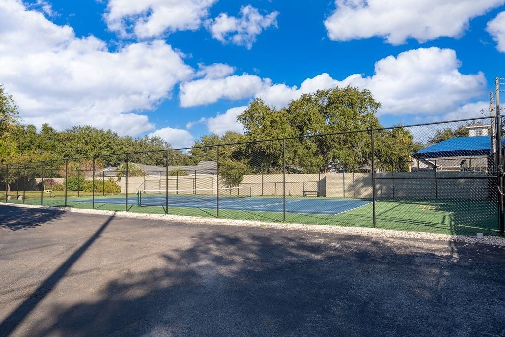 For Sale: $115,000 (1 beds, 1 baths, 576 Square Feet)