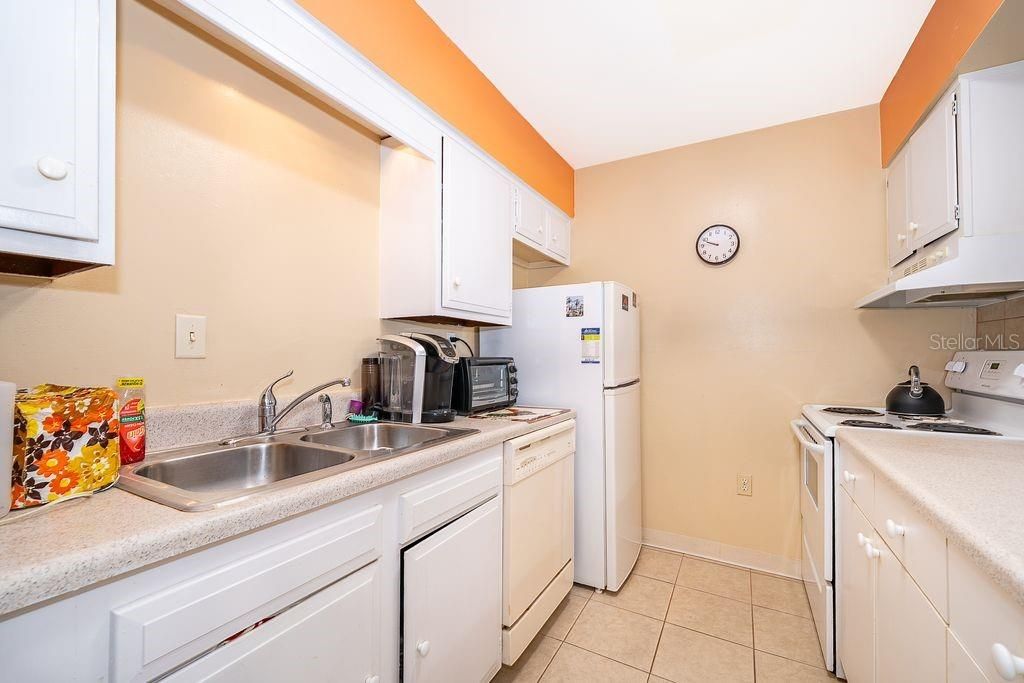 For Sale: $115,000 (1 beds, 1 baths, 576 Square Feet)
