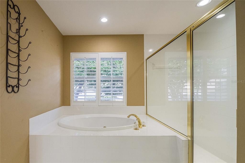 Activo con contrato: $525,000 (3 camas, 2 baños, 2509 Pies cuadrados)