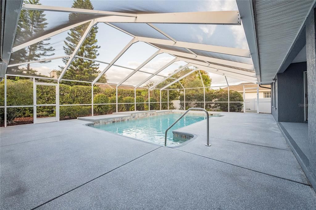 Activo con contrato: $525,000 (3 camas, 2 baños, 2509 Pies cuadrados)