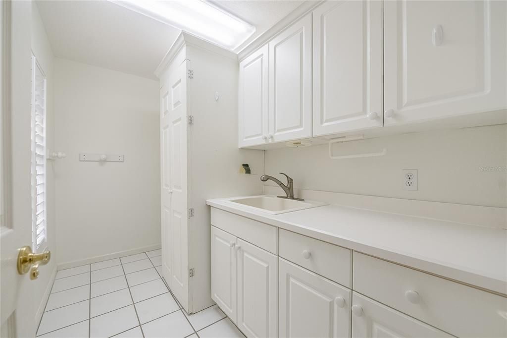 Activo con contrato: $525,000 (3 camas, 2 baños, 2509 Pies cuadrados)