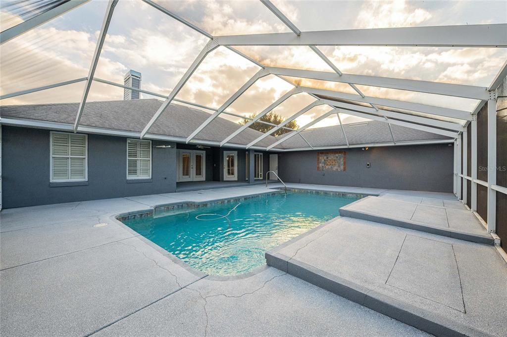 Activo con contrato: $525,000 (3 camas, 2 baños, 2509 Pies cuadrados)