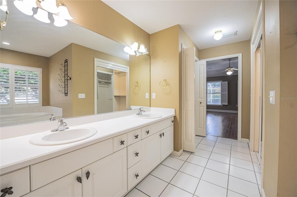 Activo con contrato: $525,000 (3 camas, 2 baños, 2509 Pies cuadrados)