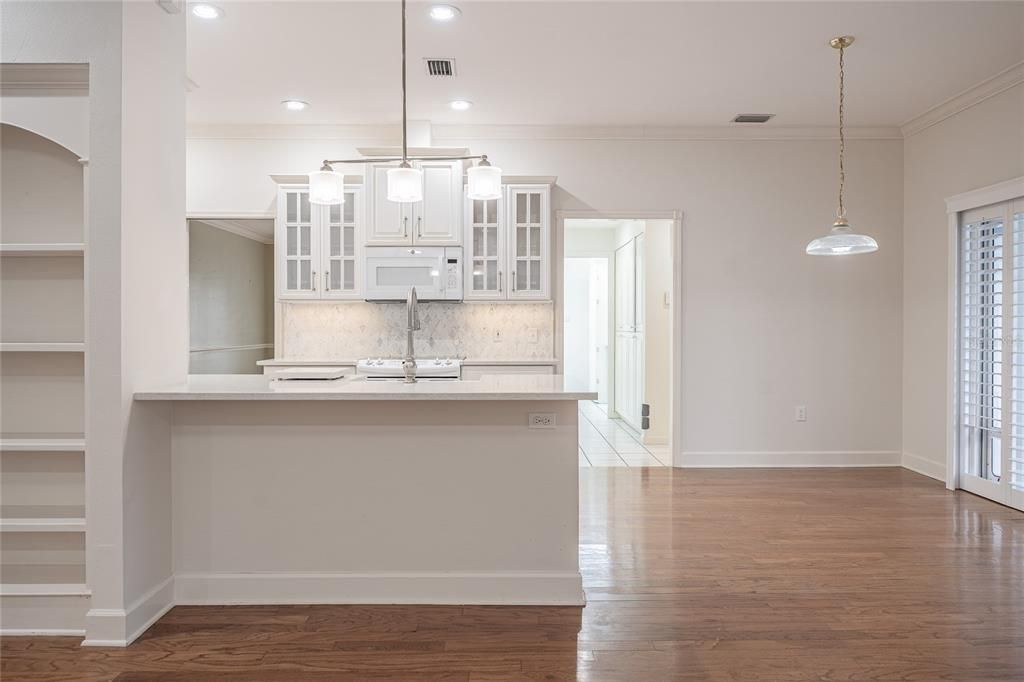 Activo con contrato: $525,000 (3 camas, 2 baños, 2509 Pies cuadrados)