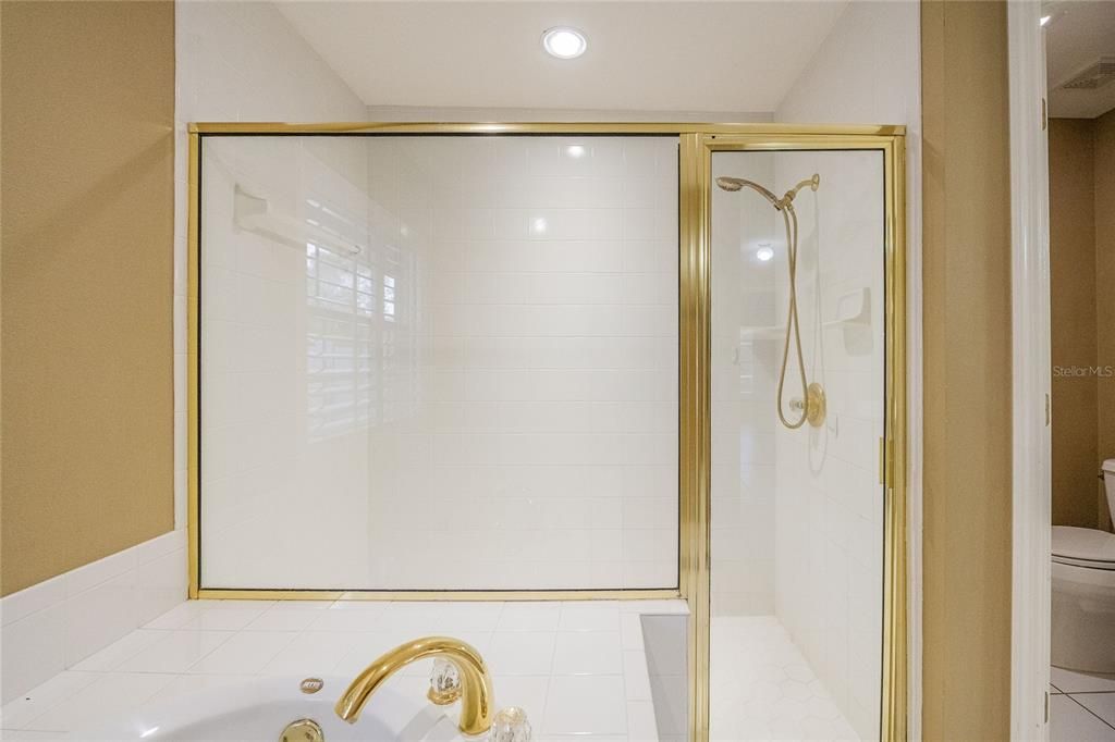 Activo con contrato: $525,000 (3 camas, 2 baños, 2509 Pies cuadrados)