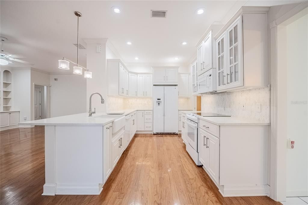 Activo con contrato: $525,000 (3 camas, 2 baños, 2509 Pies cuadrados)