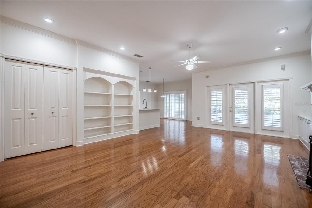 Activo con contrato: $525,000 (3 camas, 2 baños, 2509 Pies cuadrados)