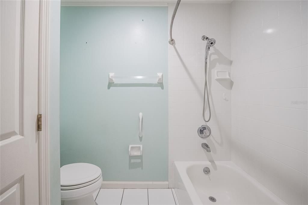 Activo con contrato: $525,000 (3 camas, 2 baños, 2509 Pies cuadrados)