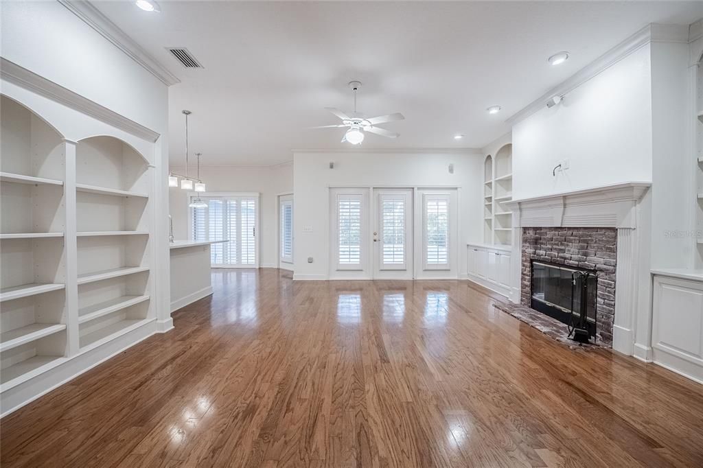 Activo con contrato: $525,000 (3 camas, 2 baños, 2509 Pies cuadrados)