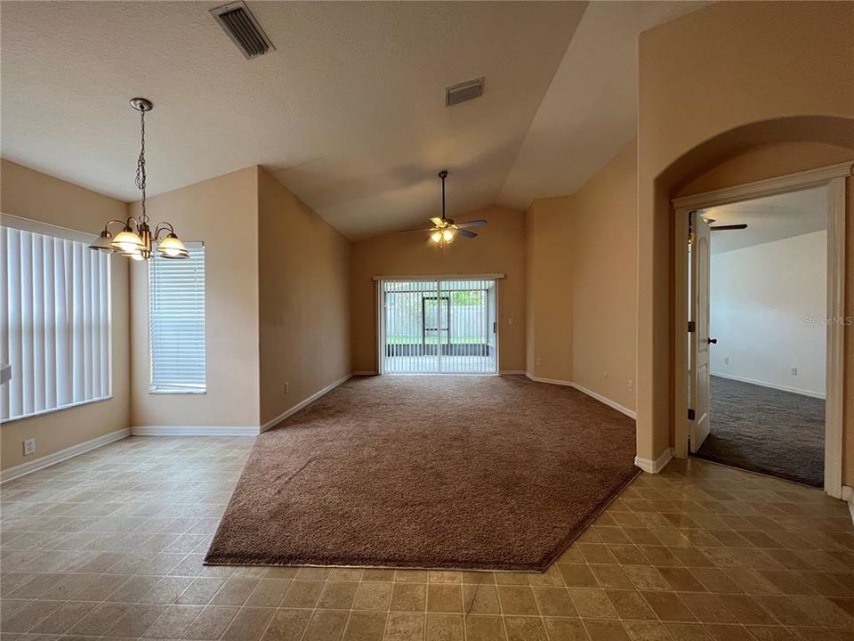 出租: $2,500 (4 贝兹, 2 浴室, 1560 平方英尺)