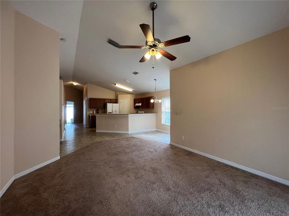 出租: $2,500 (4 贝兹, 2 浴室, 1560 平方英尺)