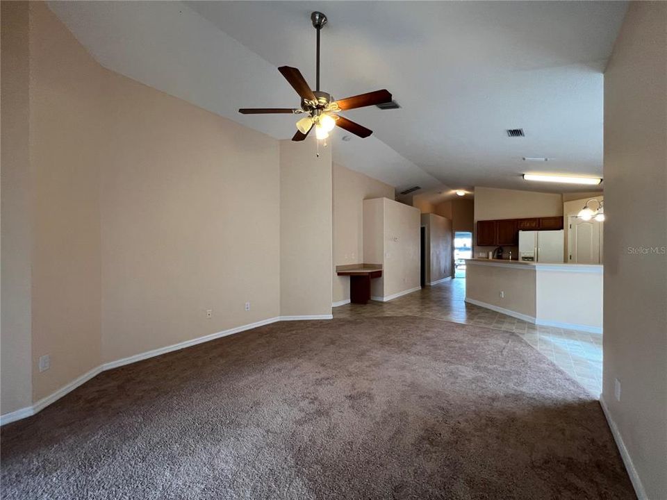 出租: $2,500 (4 贝兹, 2 浴室, 1560 平方英尺)