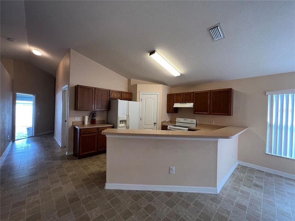 出租: $2,500 (4 贝兹, 2 浴室, 1560 平方英尺)