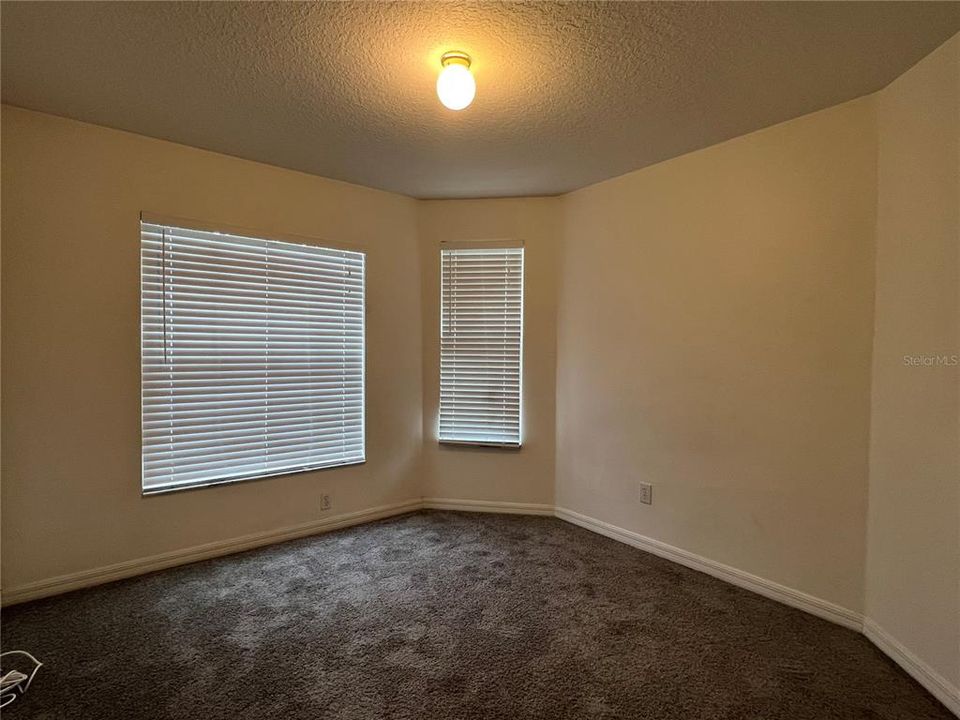 出租: $2,500 (4 贝兹, 2 浴室, 1560 平方英尺)