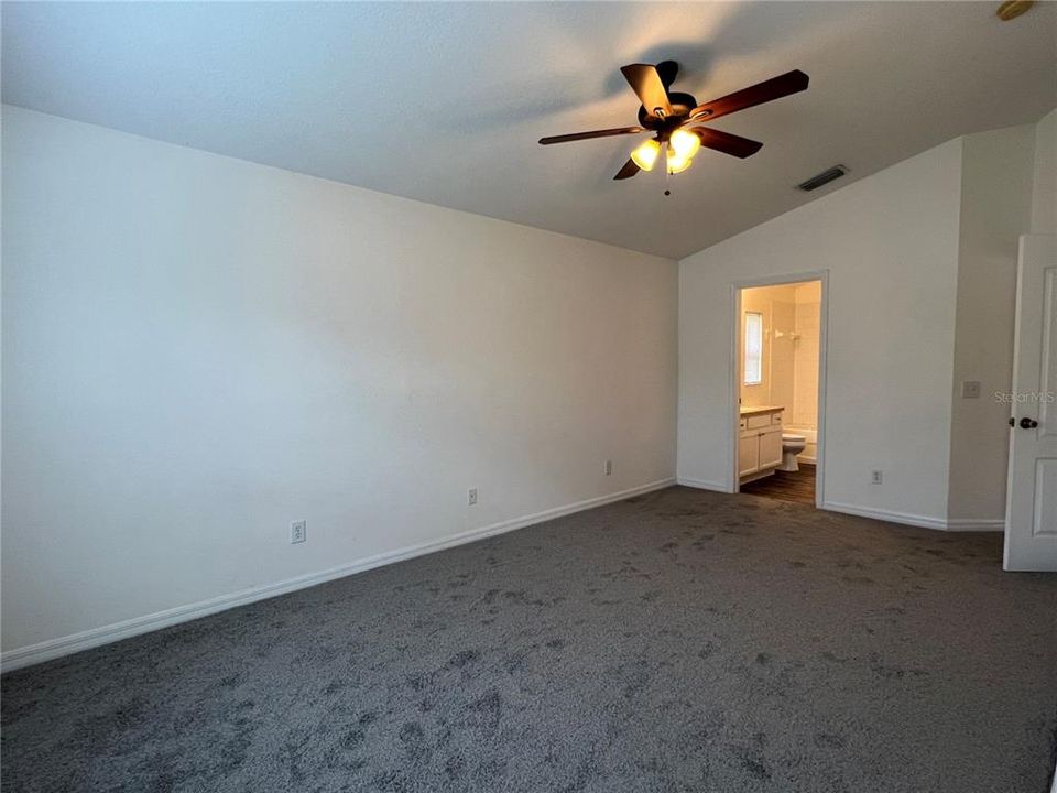 出租: $2,500 (4 贝兹, 2 浴室, 1560 平方英尺)