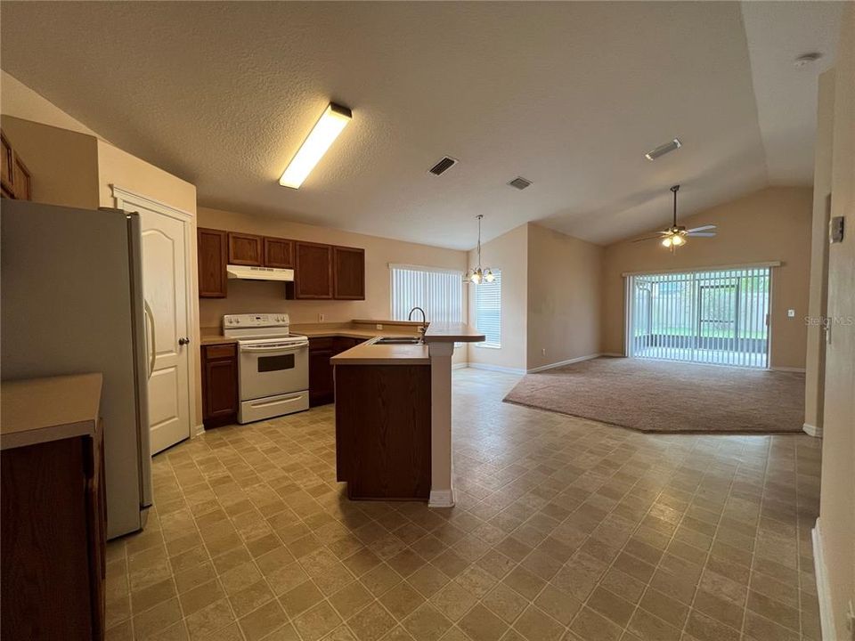 出租: $2,500 (4 贝兹, 2 浴室, 1560 平方英尺)