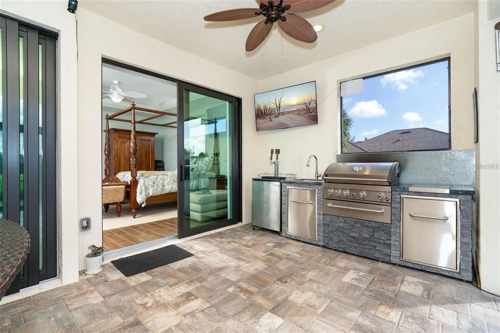 For Sale: $799,900 (3 beds, 3 baths, 2373 Square Feet)