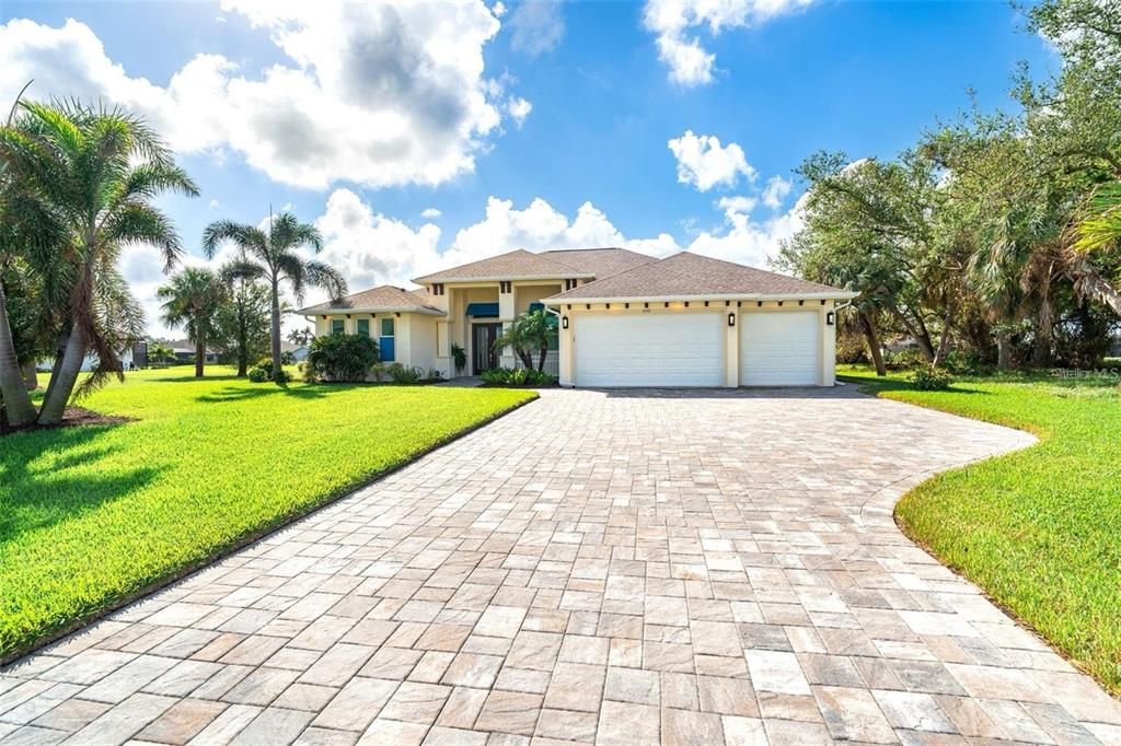 For Sale: $799,900 (3 beds, 3 baths, 2373 Square Feet)