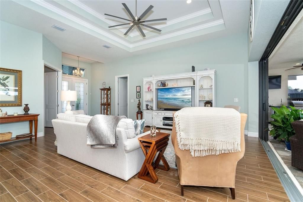 For Sale: $799,900 (3 beds, 3 baths, 2373 Square Feet)