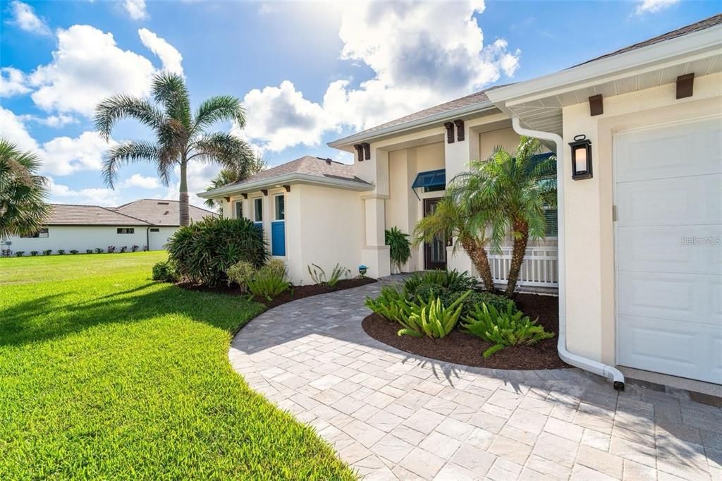 For Sale: $799,900 (3 beds, 3 baths, 2373 Square Feet)