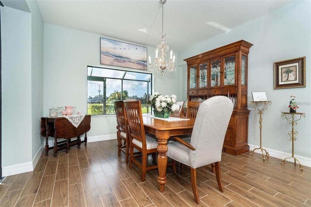 For Sale: $799,900 (3 beds, 3 baths, 2373 Square Feet)