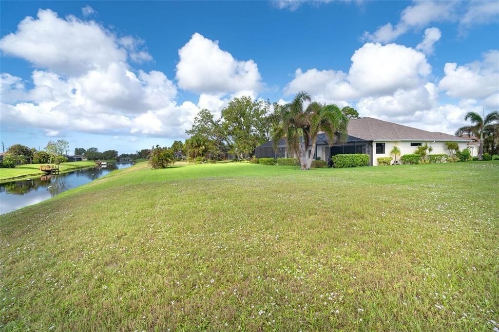 For Sale: $799,900 (3 beds, 3 baths, 2373 Square Feet)