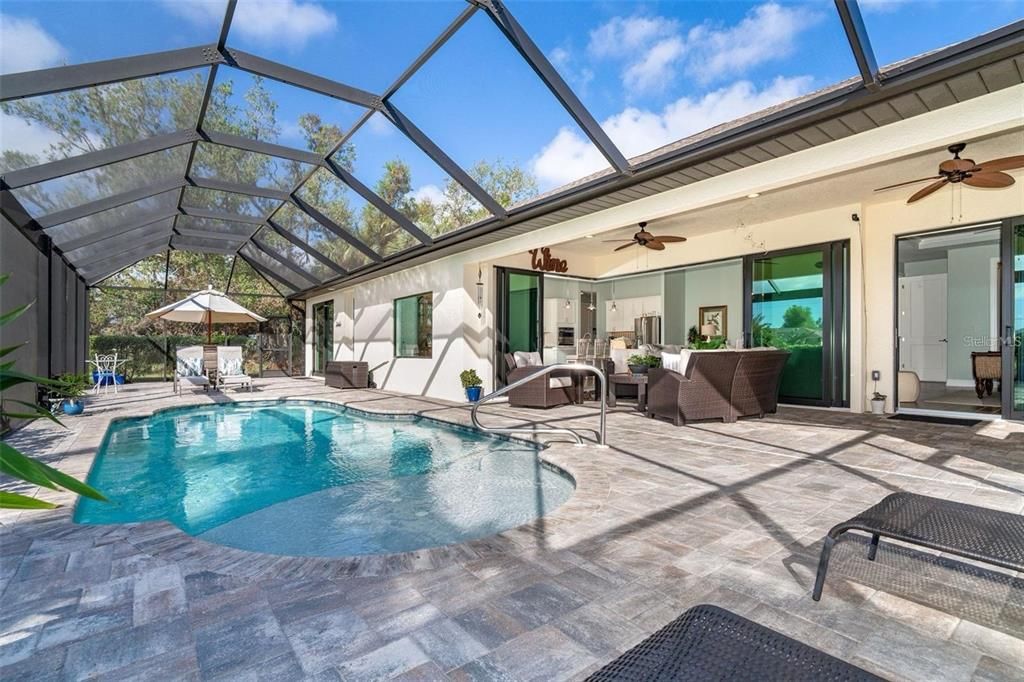 For Sale: $799,900 (3 beds, 3 baths, 2373 Square Feet)