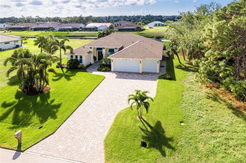 For Sale: $799,900 (3 beds, 3 baths, 2373 Square Feet)