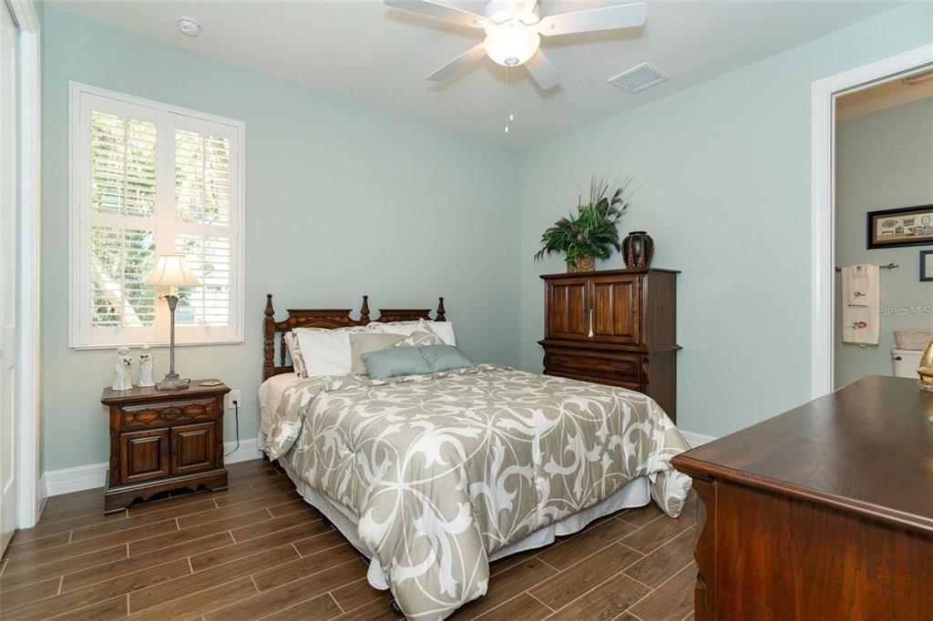 For Sale: $799,900 (3 beds, 3 baths, 2373 Square Feet)