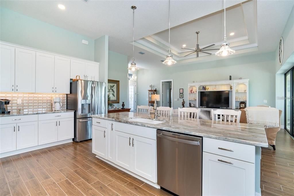 For Sale: $799,900 (3 beds, 3 baths, 2373 Square Feet)