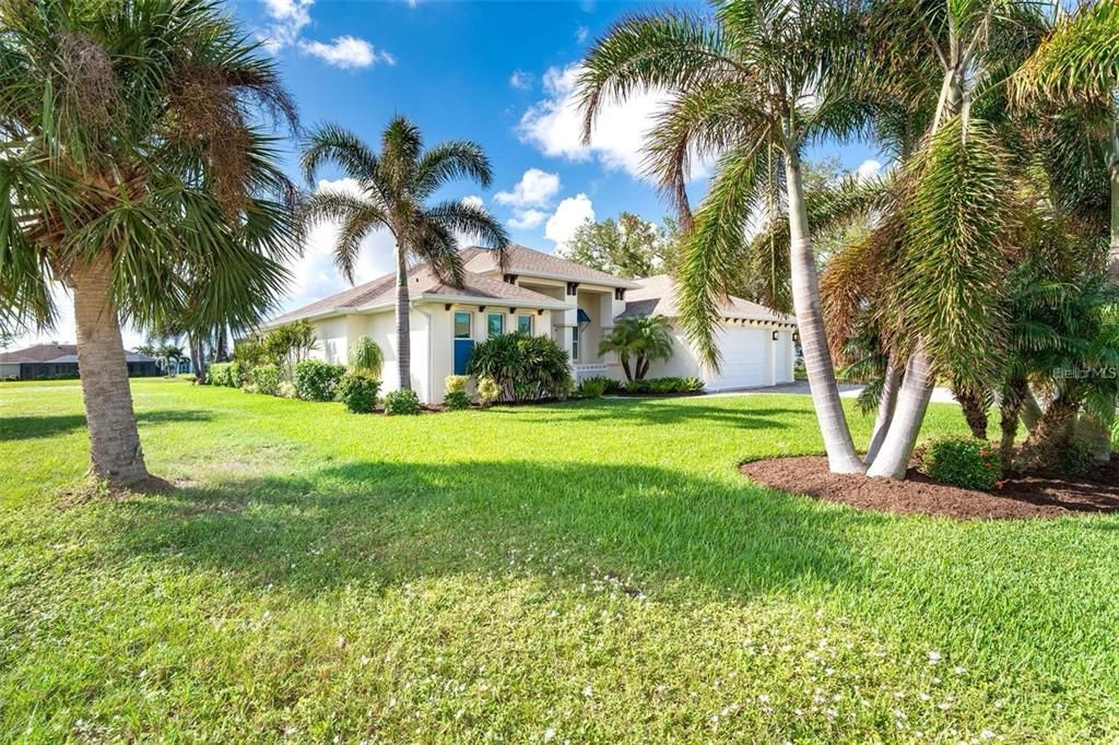 For Sale: $799,900 (3 beds, 3 baths, 2373 Square Feet)